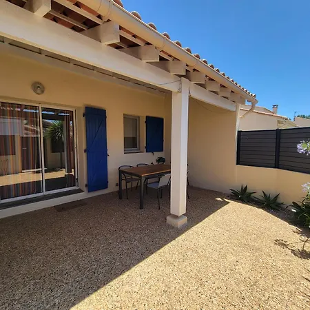 5 Couchages 2 Belle Terrasse D'angle Piscine Commune Dans Securisee A 200m De La Lrma2a Villa *